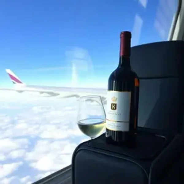 Pode levar vinho no avião: regras para bagagem e embarque