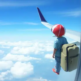 Comprar passagem aérea para outra pessoa vale a pena? Veja quando compensa