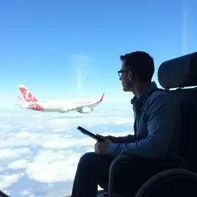 Pessoa com deficiência no avião direitos: guia prático com direitos e procedimentos
